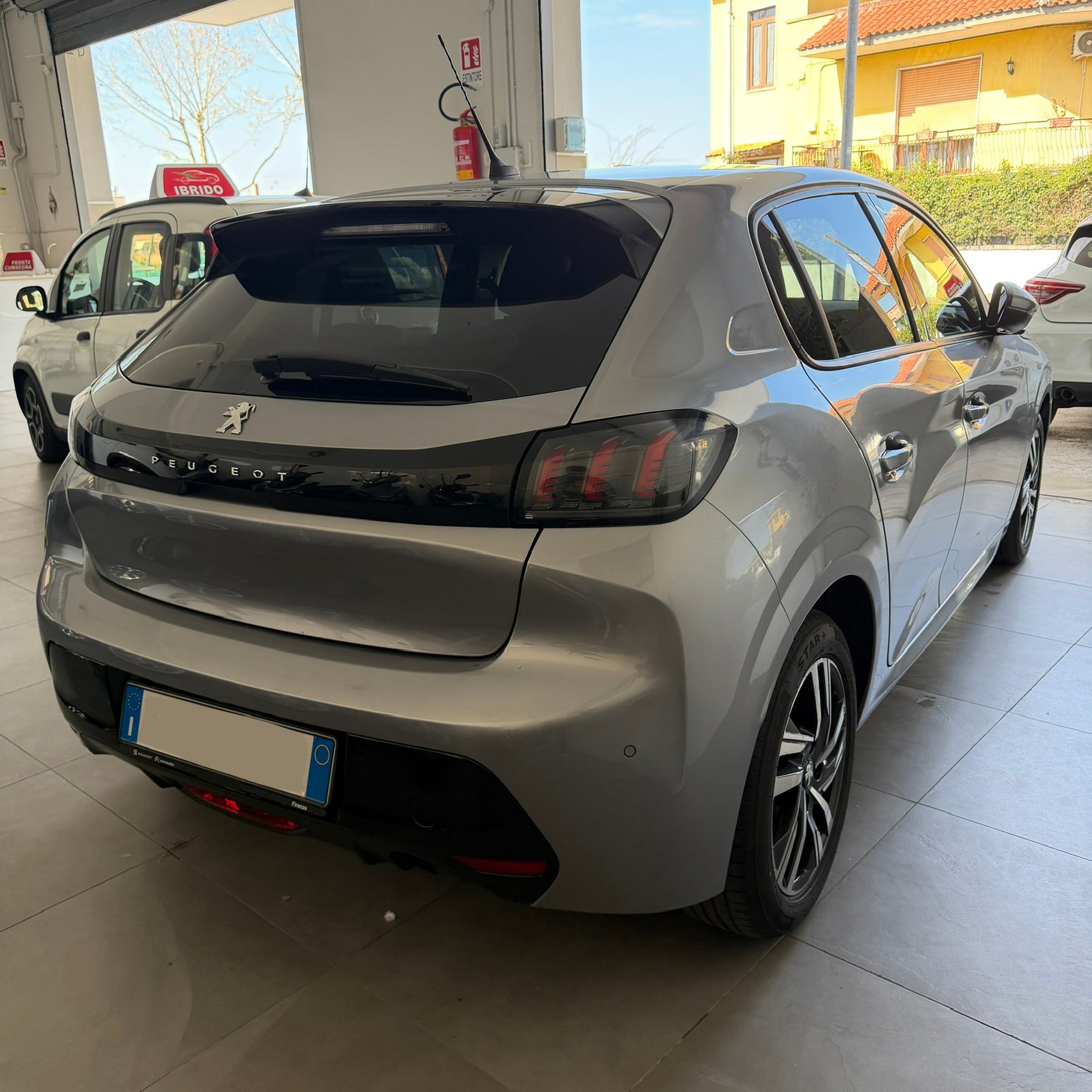 Peugeot 208